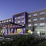 Holiday Inn Express & Suites Wilmington West - Medical Park, an IHG Ho