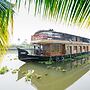 OYO 24920 Indraprastha Royal Castle Sharing Houseboat