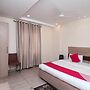 OYO 4477 City Square Hotel