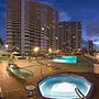Waikiki Banyan - Ocean View Tower 1 Suite 3209