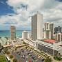 Waikiki Banyan - Ocean View Tower 1 Suite 2214