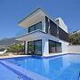 Villa Yali 2 by Villalarim