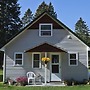 #7 - Northwoods Retreat 3 Bedroom Cabin by RedAwning