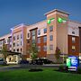 Holiday Inn Express And Suites Fayetteville South, an IHG Hotel