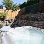 NEW Condo Downwider with Hot Tub, Minutes Away from The Columbia River