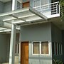 De Sutami Pasteur Villa by HouseinBandung
