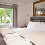 Super King Lodge-sleeps 2-hottub-sea View