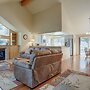 Pet-friendly 13 Ollalie Home Features Double Car Garage by Redawning