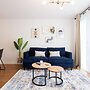 Fresh & Styled 2 Bedroom Apt in Mile End