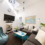 Central, modern city loft style home - CBD