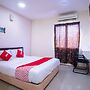 OYO 44010 Royals Star Hotel