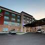 Holiday Inn Express & Suites Detroit North - Roseville, an IHG Hotel