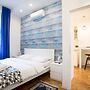 Spacious and Modern Central Triplex- Free Parking!