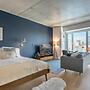 Luxurious Studio in the Seaport District