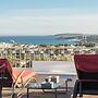 Sea View Apartment with Hot Tub & Sauna
