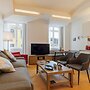 Trendy & Classic 2 Bedroom Apartment