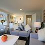 Central City Apartment, Parking, Bay Views