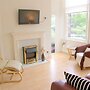 Tay Pearls - River Chambers Apartment