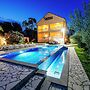Private Estate With 2 Infinity Pools