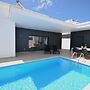 Modern Villa With Private Pool, Near the Beautiful Beach of Foz de Are