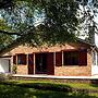 Cozy Bungalow With Large Enclosed Garden