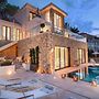 Luxury Villa Silent with Infinity Pool