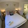 Harpers Brook  5 bedrooms TV Netflix