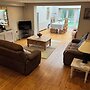 Large 2-bed House Derbyshire off Chatsworth rd