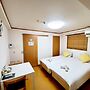 Hosei Apartment 201