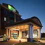 Holiday Inn Express and Suites Kansas City Airport, an IHG Hotel