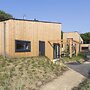 Luxurious Lodge With two Bathrooms, Only 200m From the Beach