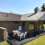 Cozy Holiday Home in Henne near Sea