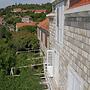 Apartment in Dubrovni With Garden