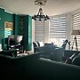 Lovely Apartment Near Town Center