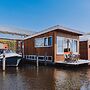 Nice Houseboat with Dishwasher near Amsterdam