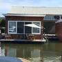 Nice Houseboat with Dishwasher near Amsterdam