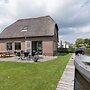 Stylish Thatched Villa With a Dishwasher at Giethoorn