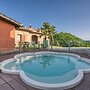 Apartment With Swimming Pool