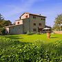 Agriturismo near Cortona with Spacious Garden & Swimming Pool