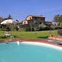 Agriturismo near Cortona with Spacious Garden & Swimming Pool