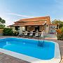 Peaceful Retreat With Pool & Charm