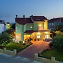 New Luxury Apartment With Nice Garden and Barbecue in a Quiet Area, Wi