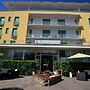 Hotel Holiday Park