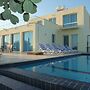 Sunny Villa, a Perfect Spacious Villa With Private Pool, Wifi Ac in al