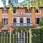 Villa Lucia Laglio with private lake access