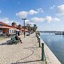Charming Townhouse With Aircon Only 500m From the Marina and the Typic