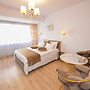 Tres Chic Studio - Victoria Avenue