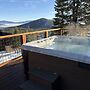Tahoe Donner Pinnacle Loop Mountain 5 Bedroom Home by RedAwning