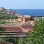 Sea View Apartment, Only 6 Mins Walk To Beach