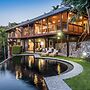 Iluka Luxury House With Ocean Views On Half Acre With Pool And Two Gol
